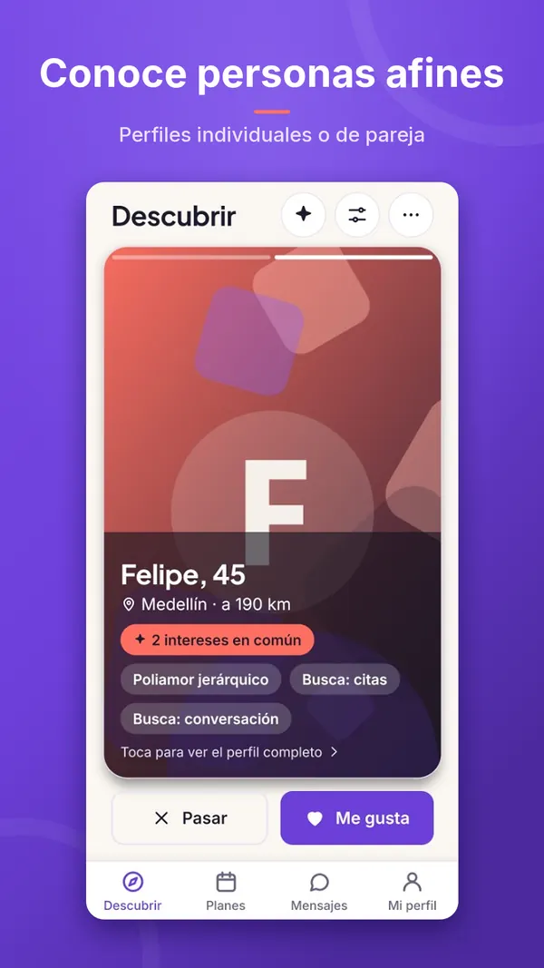 Conoce personas afines: pantalla Descubrir con perfiles individuales o de pareja.
